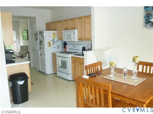 Building Photo - 8738 Springwater Dr