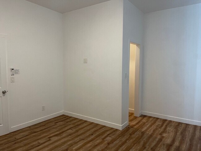 Building Photo - 525 N 300 E