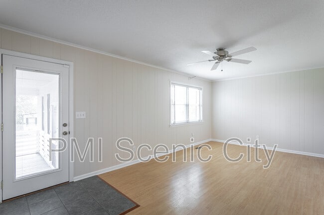 Building Photo - 8140 Holly Crest Dr