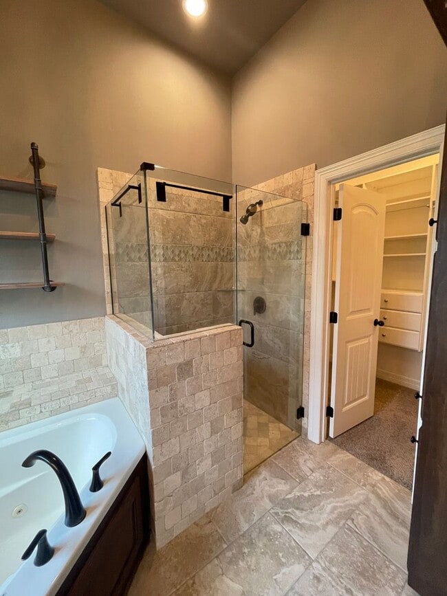 Building Photo - Stunning 4-Bedroom 3-Bath Home for Lease i...