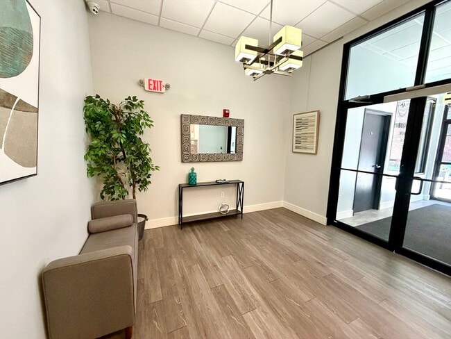 Building Photo - 13 W Central St