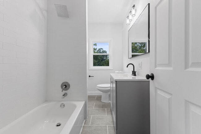 Building Photo - 392 Calderwood Ave