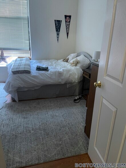 Building Photo - 81 Essex St