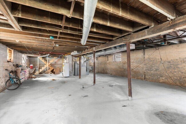 Building Photo - 95 Dakota W