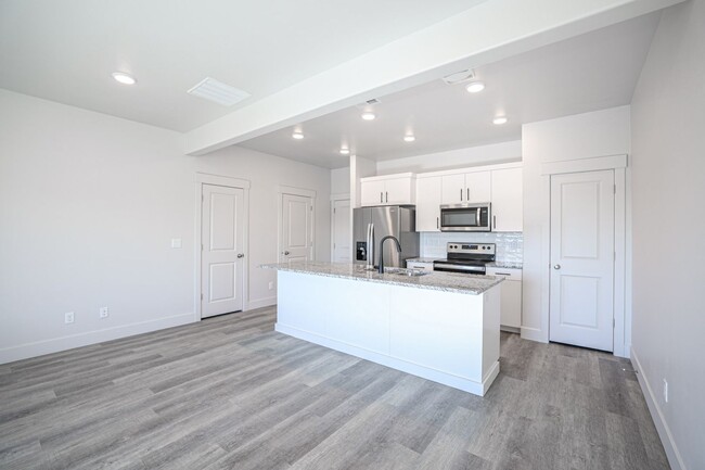 Primary Photo - BEAUTIFUL NEW TOWNHOUSE FOR RENT IN REXBURG!