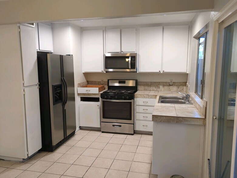 Building Photo - 2100 Pinon Springs Cir