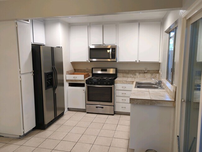 Building Photo - 2100 Pinon Springs Cir