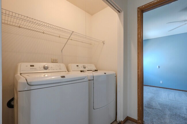Building Photo - 823 Park Bluff Cir