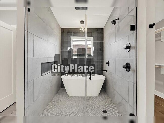 Building Photo - 2008 Yandes St