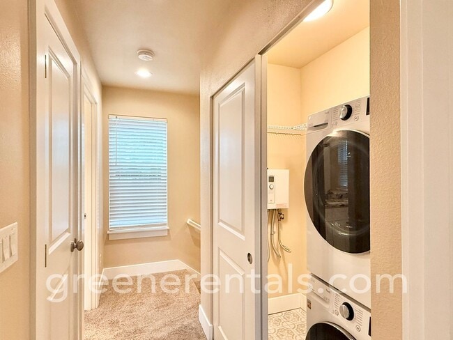 Building Photo - Modern 1-Bedroom Home with Yard, Deck & Ca...