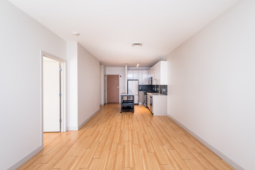 Building Photo - 320 D St