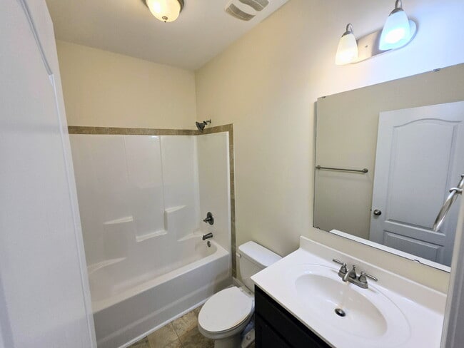 Building Photo - Beautiful Wilmington Floor Plan In Wedgefi...
