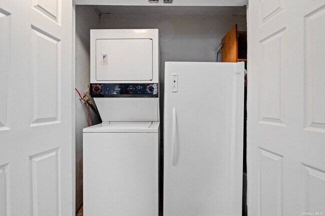 Building Photo - 14 Corona Rd