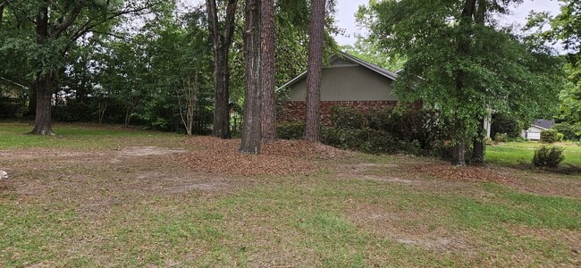 Building Photo - 1117 Appian Way