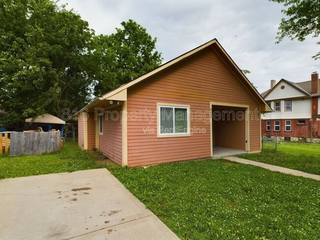 Building Photo - 3024 Flora Ave