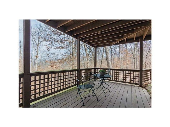 Building Photo - 4 bedroom rustic home, private acreage