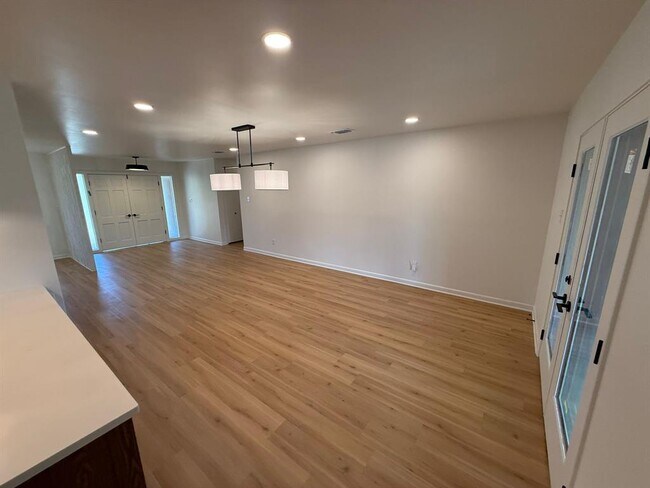 Building Photo - 209 W Mimosa Cir