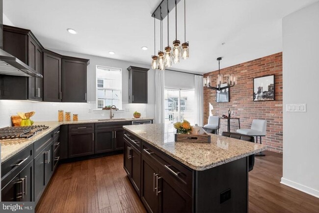 Building Photo - 11 Hedley Ln