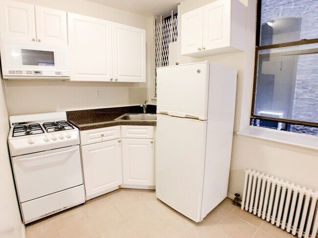 Building Photo - 953 Amsterdam Ave