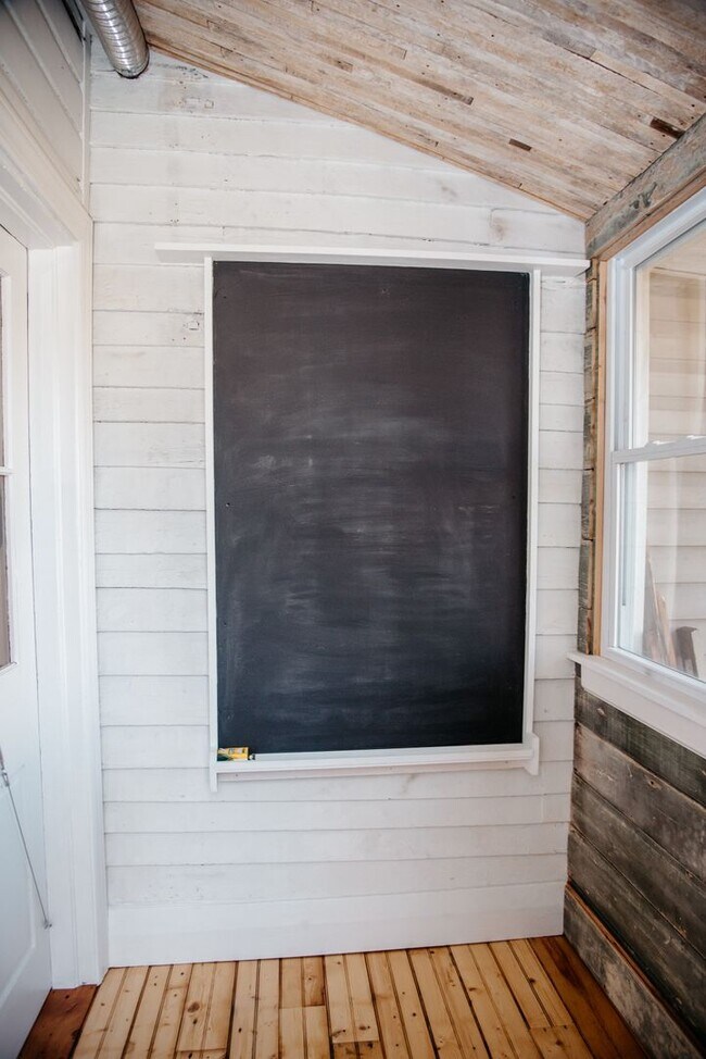 Building Photo - 253 E Main St