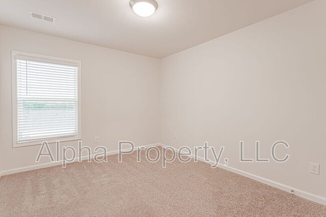 Building Photo - 6 Apricot Ln
