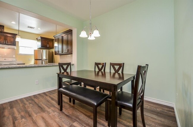 Building Photo - 239 Broadhurst Dr