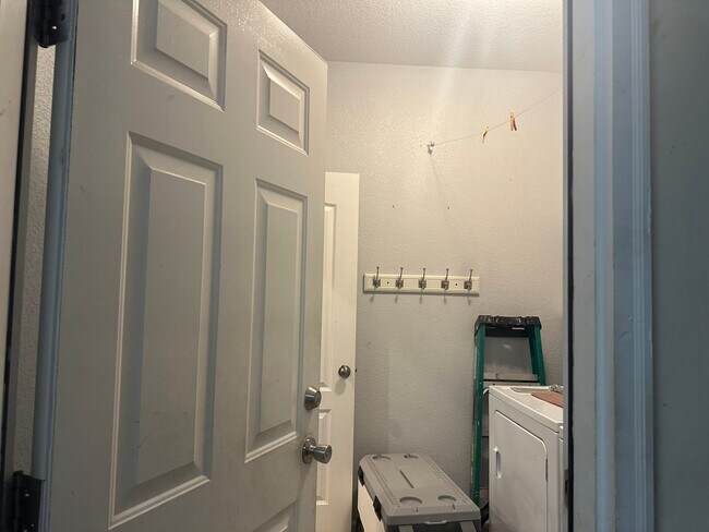 Building Photo - Ingleside