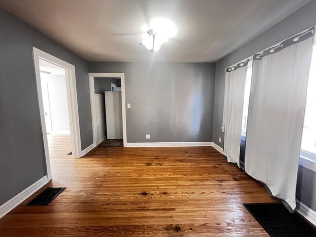 Building Photo - Spacious 3-Bedroom Home for Rent – Comfort...