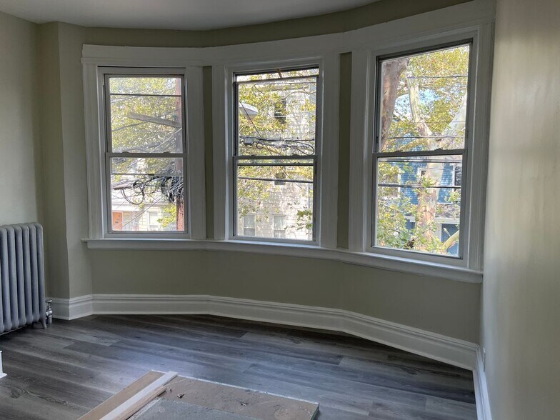 Building Photo - 51 Hawkins St