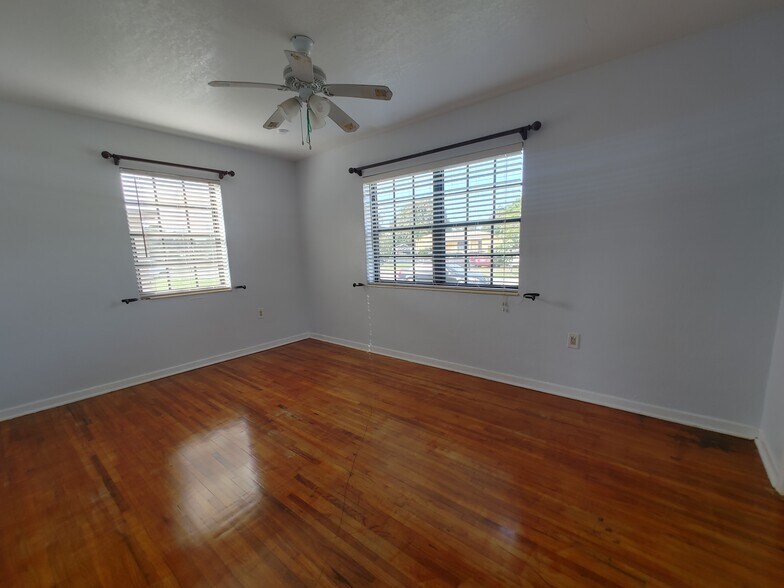 Building Photo - 14901 NW 9th Ct