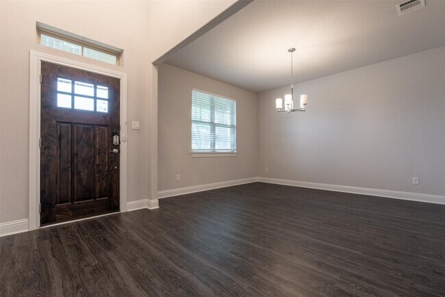 Building Photo - 16611 Highland Country Dr