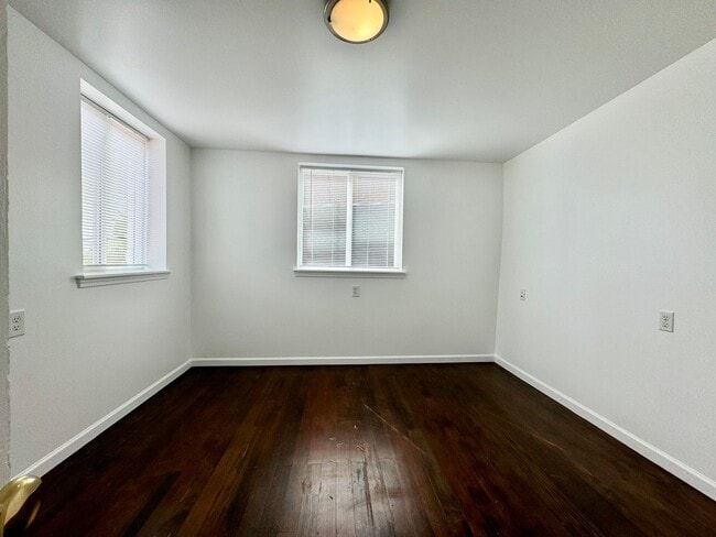 Building Photo - FAIRYTALE OF 1819 LLC QUEEN ANNE