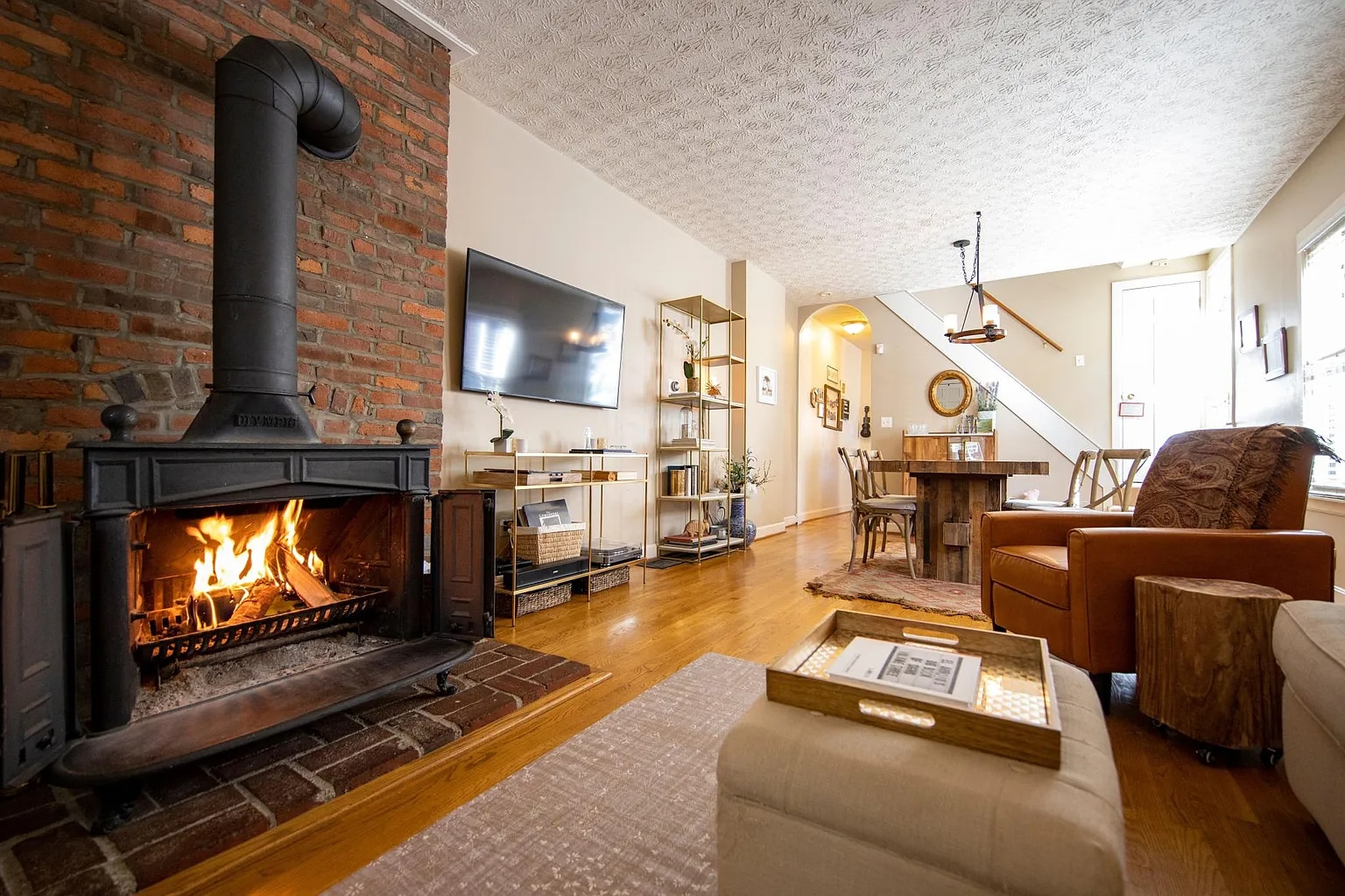 Wood burning fireplace - 594 Briggs St