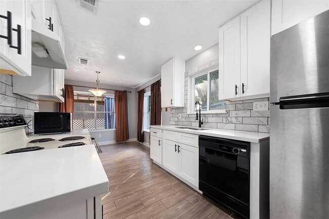 Building Photo - 5231 Wickview Ln