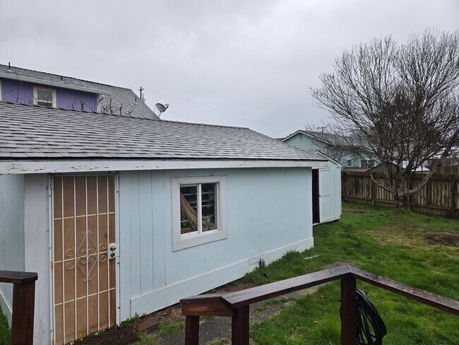Building Photo - Price Reduction! 3BR Northern McKinleyvill...