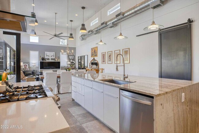 Building Photo - 3230 E Colter St