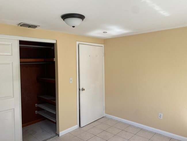 Building Photo - 2320 Sunrise Dr