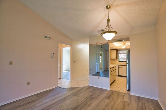 Building Photo - 927 Capri Isles Blvd