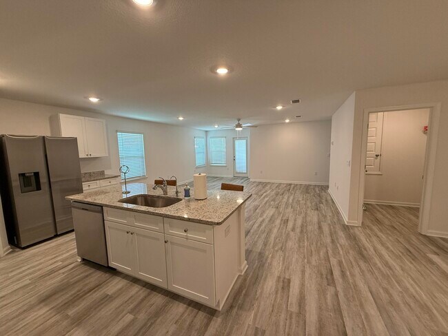 Building Photo - 225 Gray Owl Dr