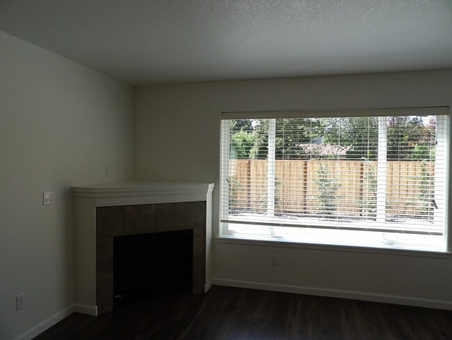 Building Photo - Beautiful Home!  Close to Downtown Hillsboro!