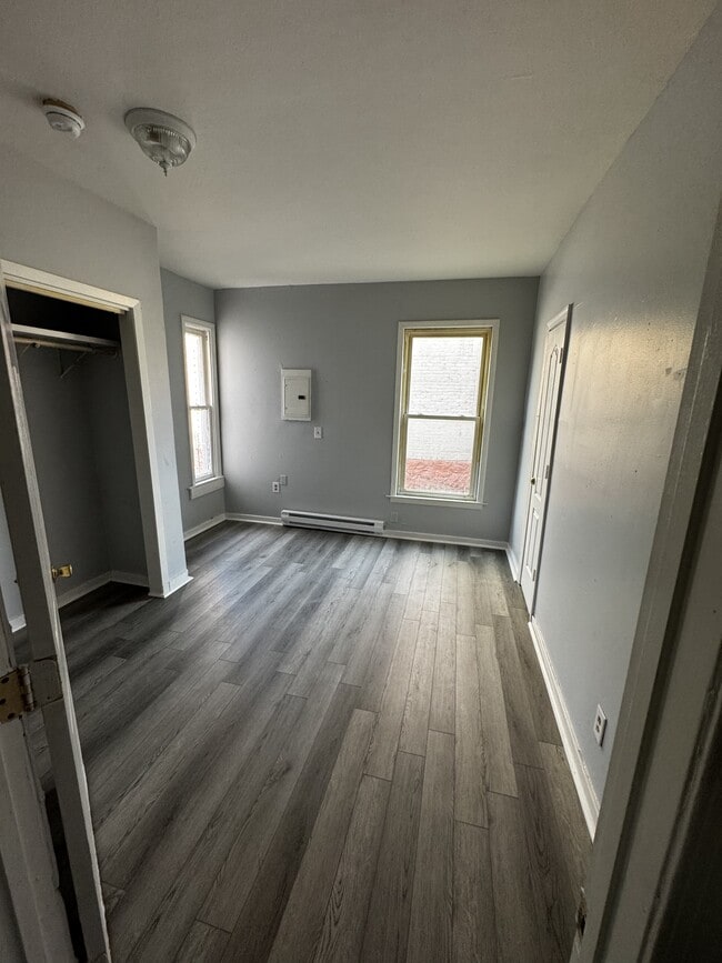 Building Photo - 537 N Queen St