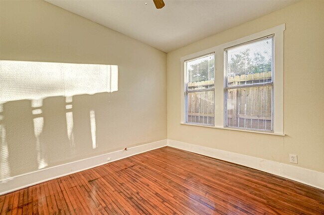 Building Photo - 1748 Richmond Ave