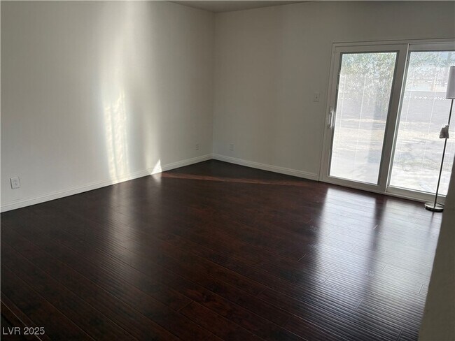 Building Photo - 2005 Fontenelle St