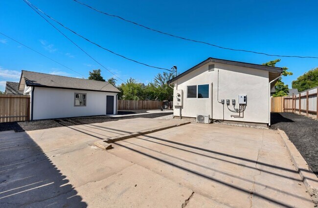 Building Photo - 345 J St