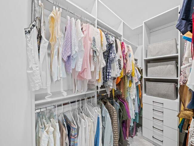 Building Photo - 2754 NE 31st Ct