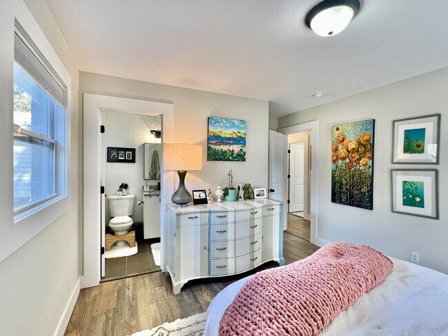 Building Photo - IMMACULATE with ALL THE UPDATES!