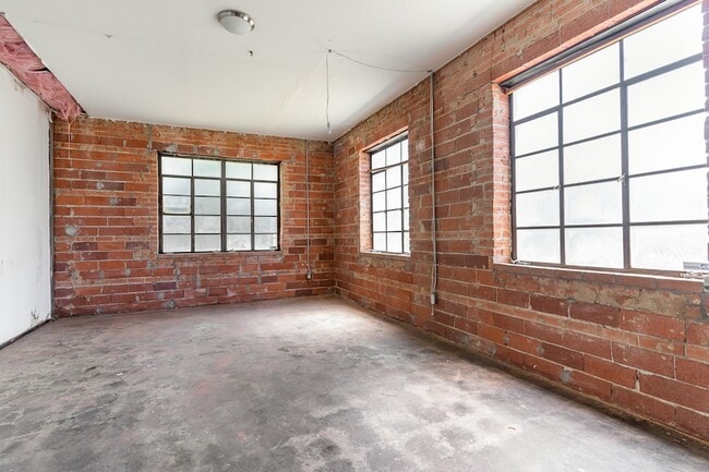 Building Photo - 2602 Kings Rd