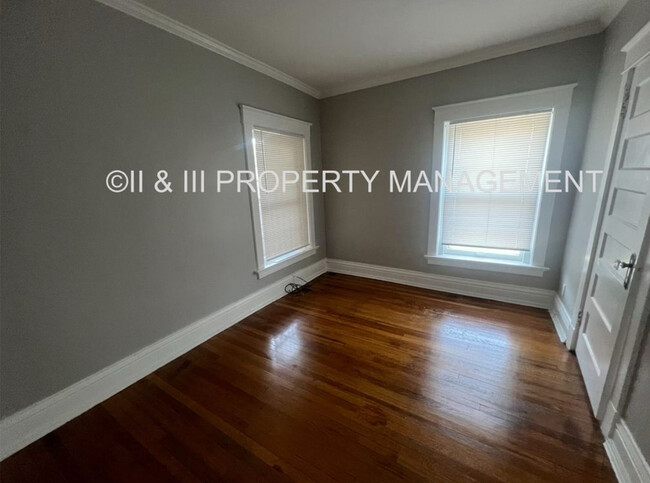 Building Photo - 217 W 37th St