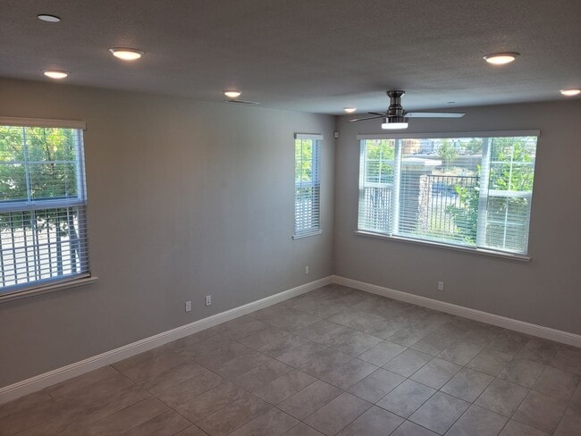 Building Photo - New home in Rancho Cordova in Veranda at S...