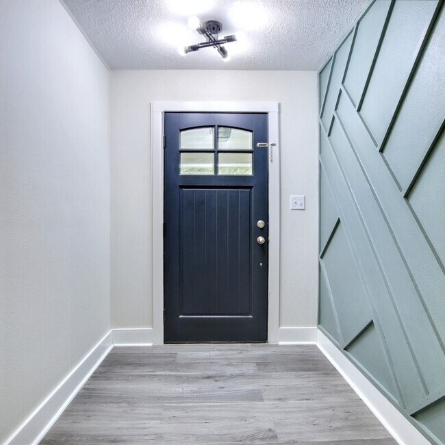 Building Photo - 5708 Flamingo Ct